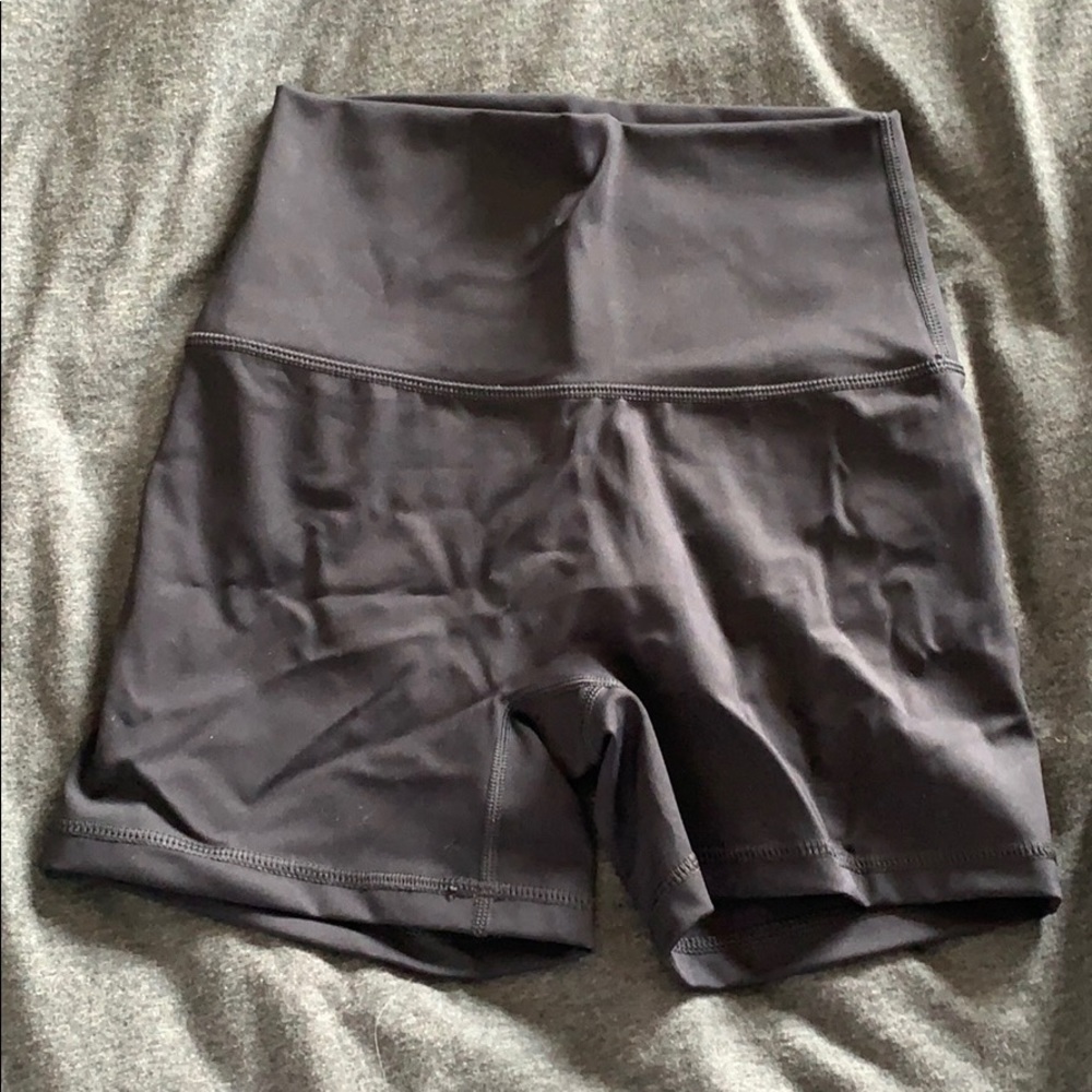 Aerie “Move” high waisted short